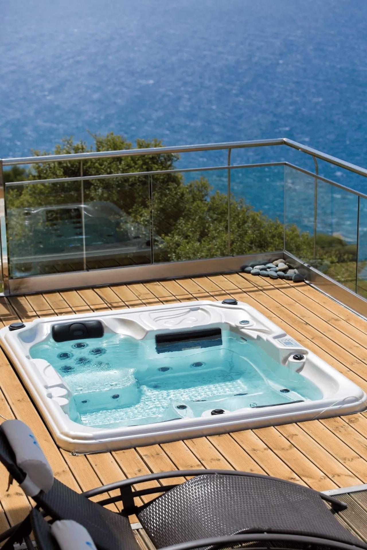 Beachfront Ravdoucha Epavlis Eleni Villa - Pool, Hot Tub, Gym, Sauna, Private Parking, Wifi Chania  Bagian luar foto